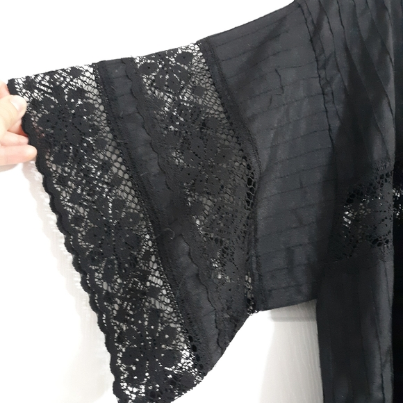 16 Black Linen Tunic with Lace. - Picture 3 of 8